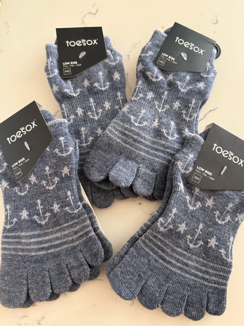 toesox Low-Rise Five-Toe Socks in Heather Blue with White Anchor Pattern